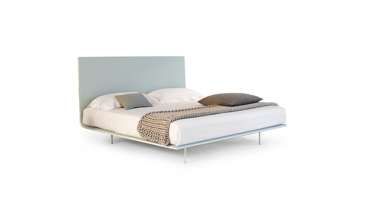 Bonaldo Thin — manufacturer photograph, illustrative finish