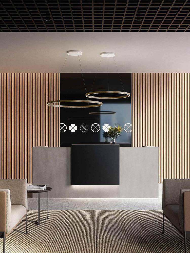 Quadrifoglio Z2 Straight 3-person desk with middle/end side panels and melamine overlap panels