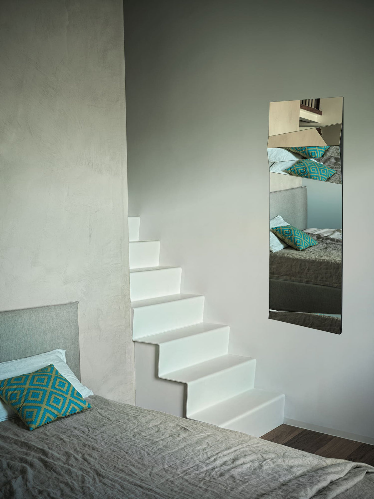 Bontempi Illusion Mirror - manufacturer photograph (ILLUSION_07-60)