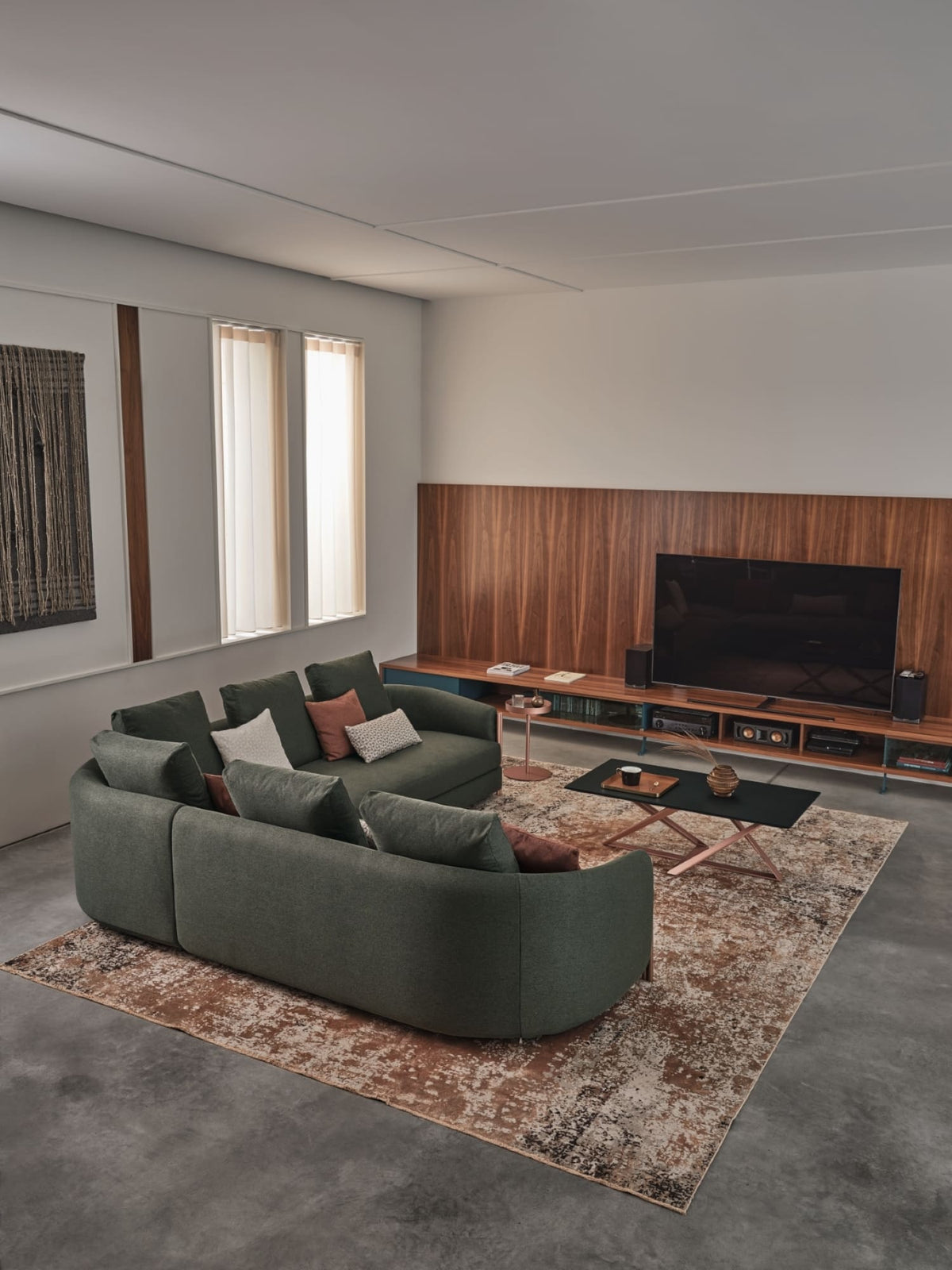 Bontempi Bonnie Sofa Component — manufacturer photograph; BONNIE_BONT182SX_M329_TEGO017_ANGOLO_BONA105_TEGO017_BONT182DX_M329_TEGO017_POUFF_BONPF108_TEGO017_CUSCINI_CUSD043_TEGO017_TEPS002_CUSD062_TEPS001_LIFT_08-39_M329_CM005_MIL