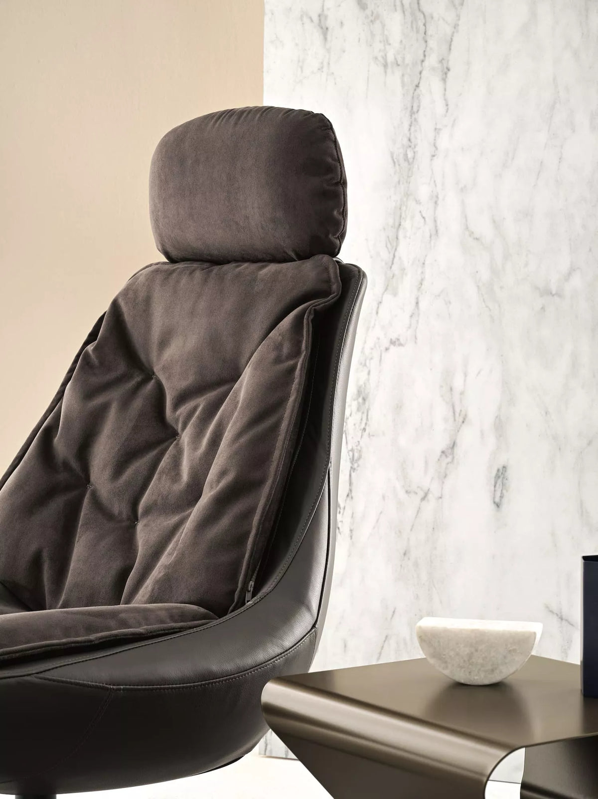 Bontempi Daya Armchair and Ottoman — manufacturer photograph; DAYA_DAY000102M307_PR17_TN009_DAYA_DAYPG0001_TN009_KITO_06-35M328
