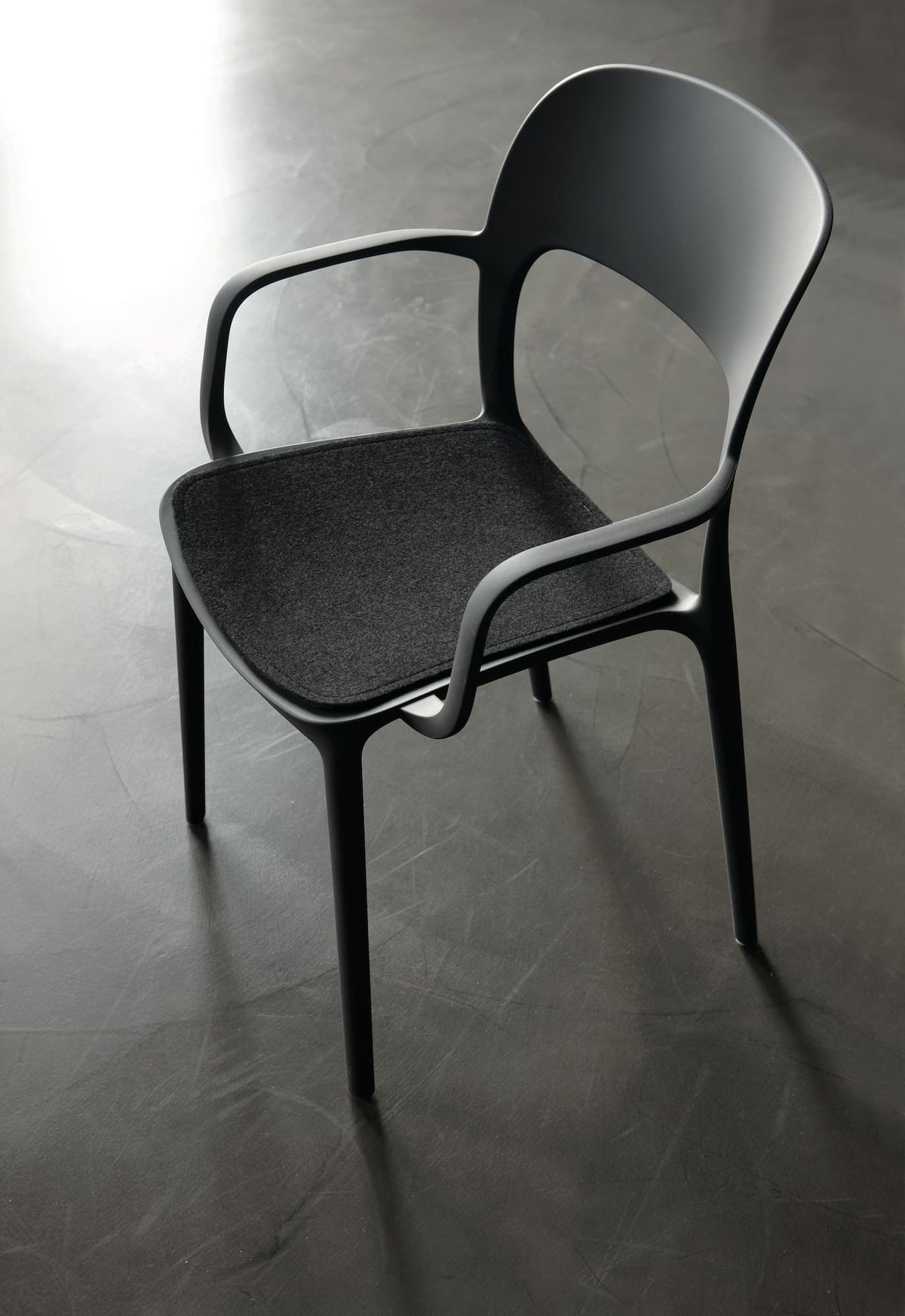 Bontempi Gipsy Outdoor Chair — manufacturer photograph; GIPSY_40-10Z039_GIPSY_40-09PADTPAD02