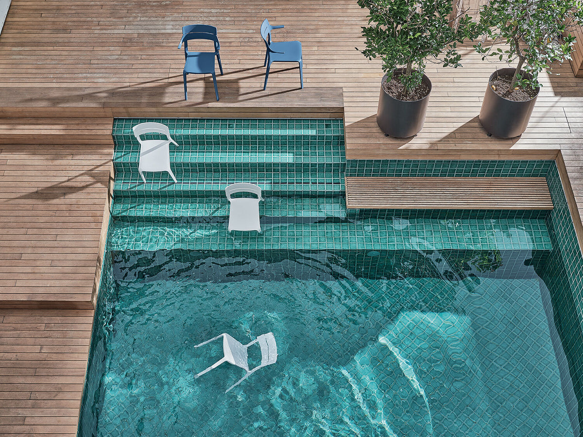 Bontempi Rocket Outdoor Chair — manufacturer photograph; ROCKET_40-94_Z031_Z007_40-95_Z007 (2)
