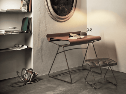 Bontempi Taylor Desk — manufacturer photograph; TAYLOR_07-81M028_Q032_BOSS_07-82M028_FAN_08-30M328