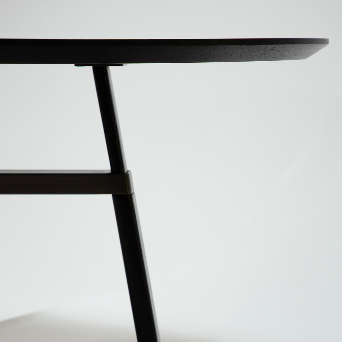 DAN-FORM Dining Table CROSS Oval — product view 4