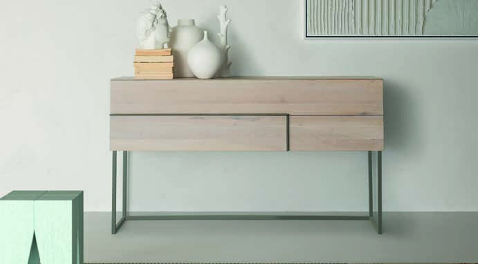 Devina Nais Dresser Nova