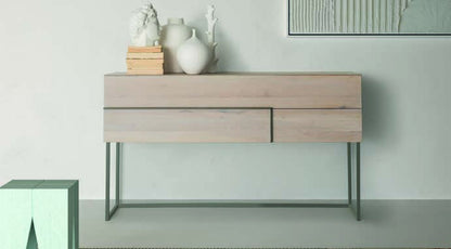Devina Nais Dresser Nova