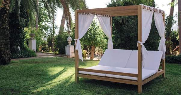 Gallery 3 · Furniture Tom Rec Wood Roof