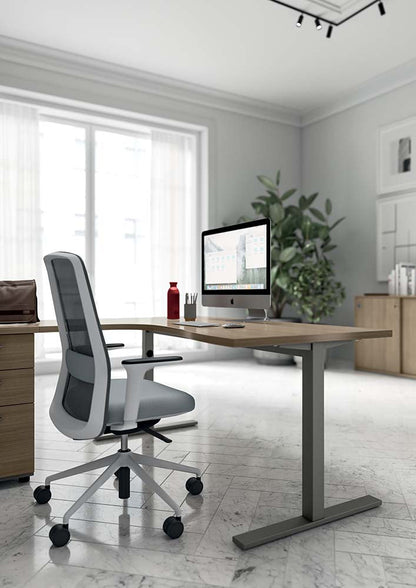 Quadrifoglio Idea+ Tube Desk top depth 80 with right service unit, 3 drawers + doors, cable-ready