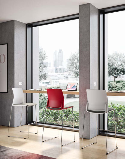 Quadrifoglio Close polypropylene chair, sled base in metal with arms