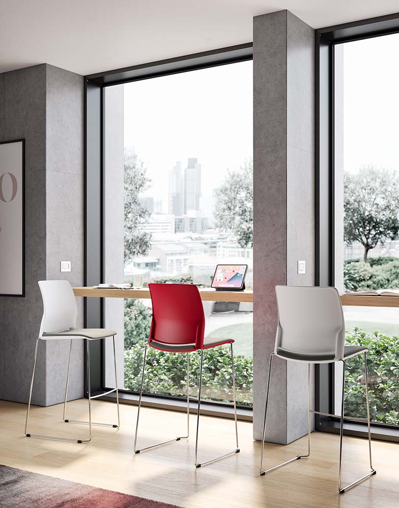Quadrifoglio Close polypropylene chair, sled base in metal