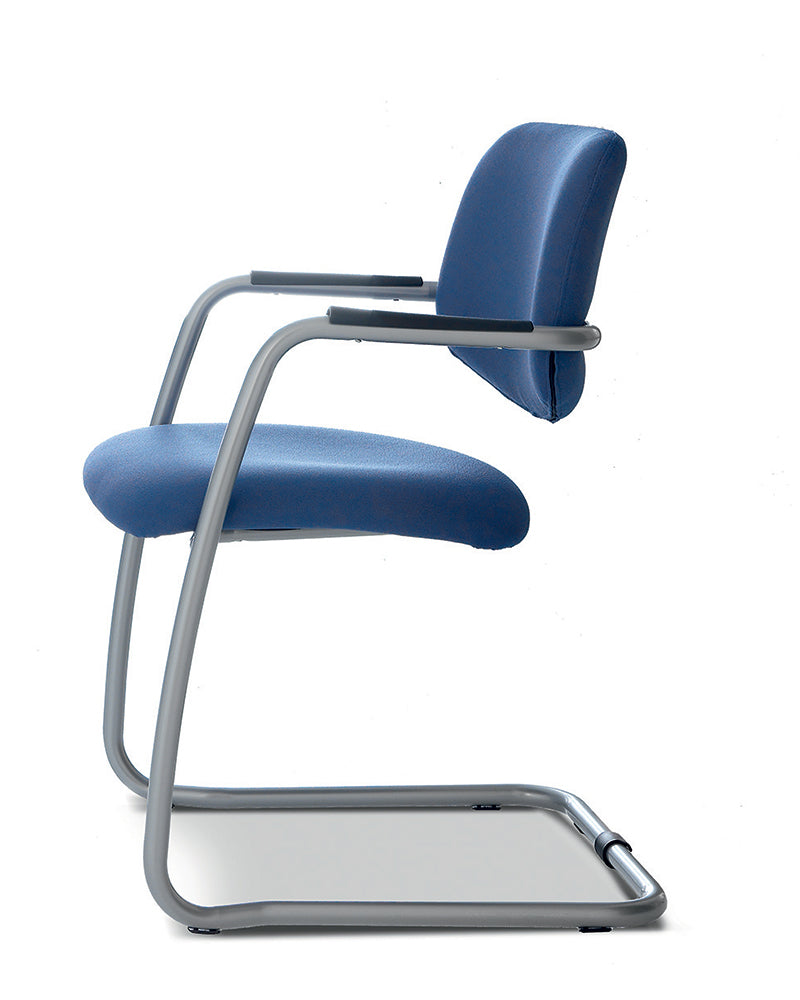 Quadrifoglio Club upholstered seat and mesh back chair