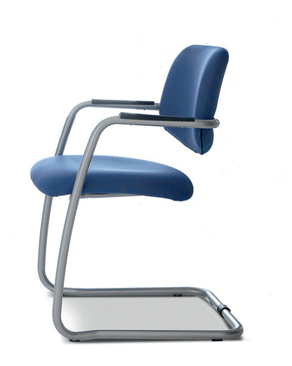Quadrifoglio Club upholstered seat and mesh back chair