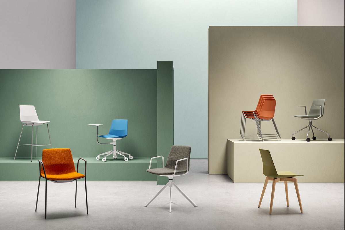 Quadrifoglio Clue fully upholstered chair, spider metal frame