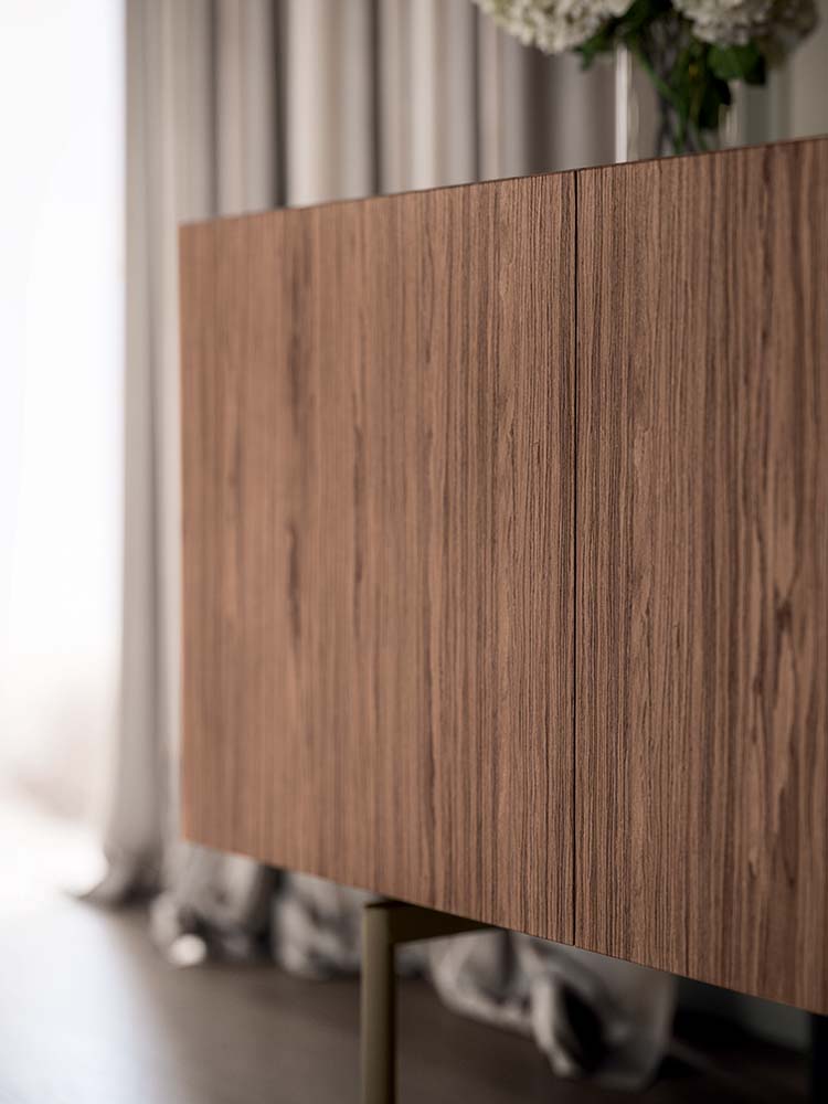 Quadrifoglio Bloom Credenza W. 150 with lacquered doors, top and sides - Back in MFC