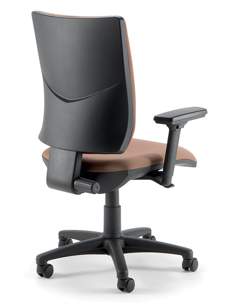 Quadrifoglio Optima visitor chair, upholstered back