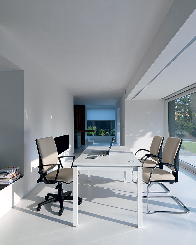 Quadrifoglio Optima visitor chair, upholstered back