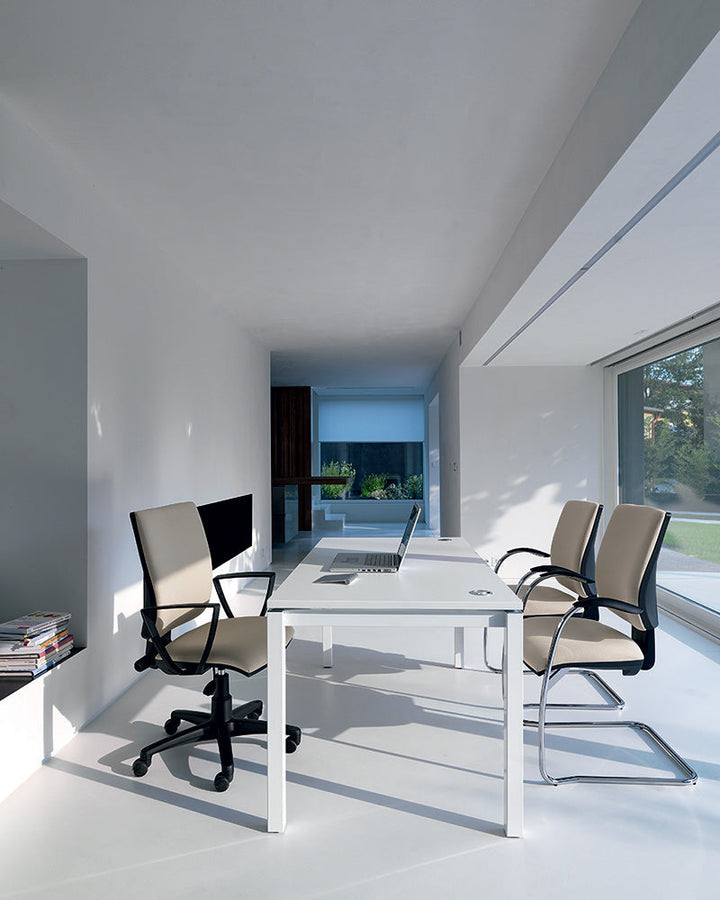 Quadrifoglio Optima visitor chair, upholstered back