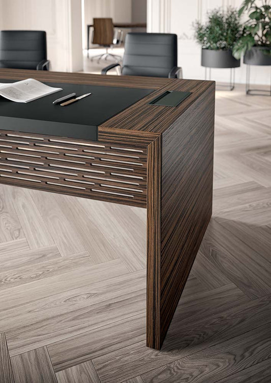 Quadrifoglio e-10 Wood veneer single desk and lacquered legs