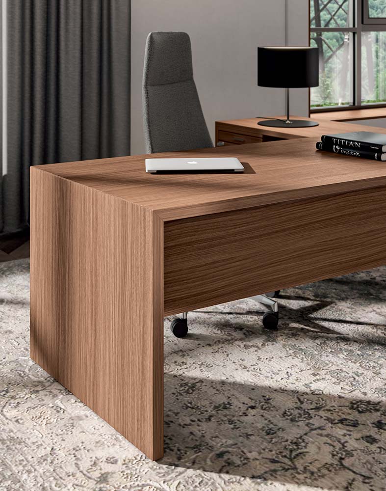 Quadrifoglio T45 L-shaped desk with desk high RH return supported on combination unit, melamine back