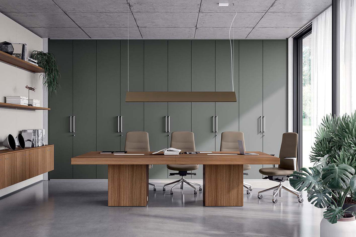 Quadrifoglio T45 L-shaped desk with desk high RH return supported on combination unit, melamine back