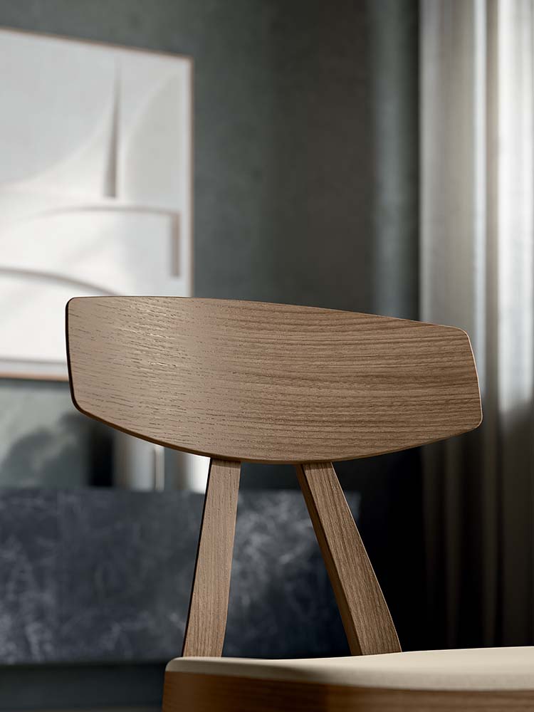 Quadrifoglio Compasso chair with padded seat