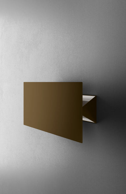 Quadrifoglio Shadow 33, wall