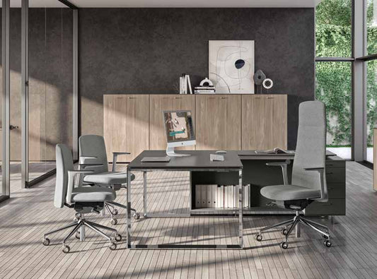 Quadrifoglio X7 Glass desk or table — original manufacturer catalogue photograph; selected configuration may vary