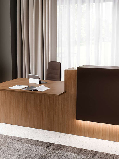 Quadrifoglio Z2 Straight desk with end 90° modules and melamine overlap panels