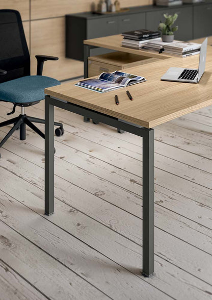 Quadrifoglio Idea+ 01 4-person bench with 80cm deep tops supported on four cable managed low credenza units