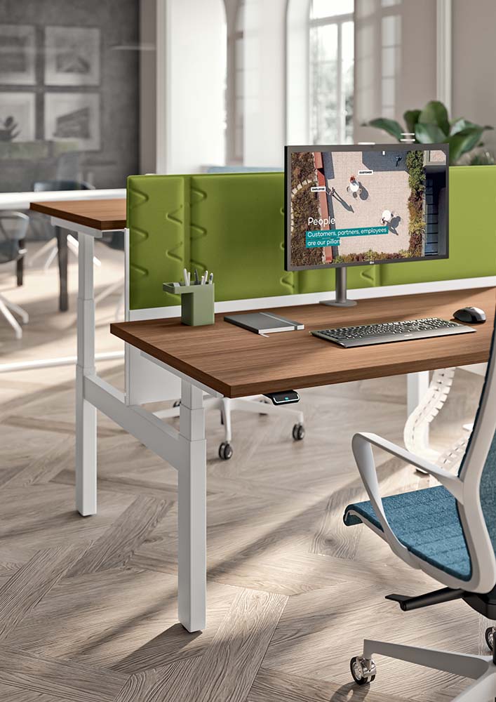 Quadrifoglio Up&Up Electrically height adjustable L-shaped desk on three-stage legs - 80cm long RH/LH return