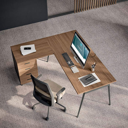 Quadrifoglio X3 RH/LH 60cm deep desk supported on low credenza unit
