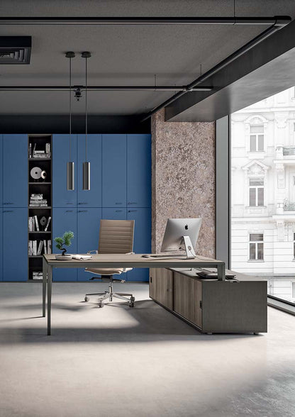 Quadrifoglio X5 RH/LH 60cm deep desk supported on a cable managed low credenza unit