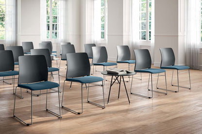 Quadrifoglio Close polypropylene chair, sled base in metal