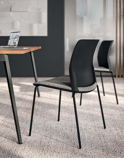 Quadrifoglio Close polypropylene chair, sled base in metal with arms