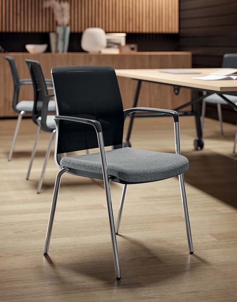 Quadrifoglio Cloud padded chair, metal sled base