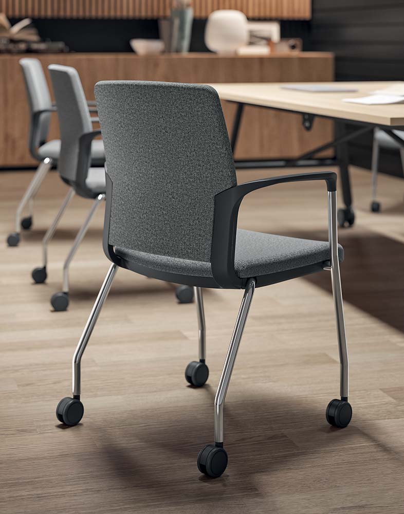 Quadrifoglio Cloud padded chair, metal sled base