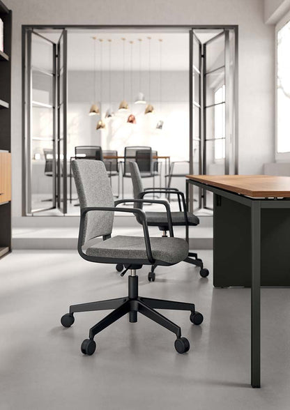 Quadrifoglio Cloud padded chair, metal sled base