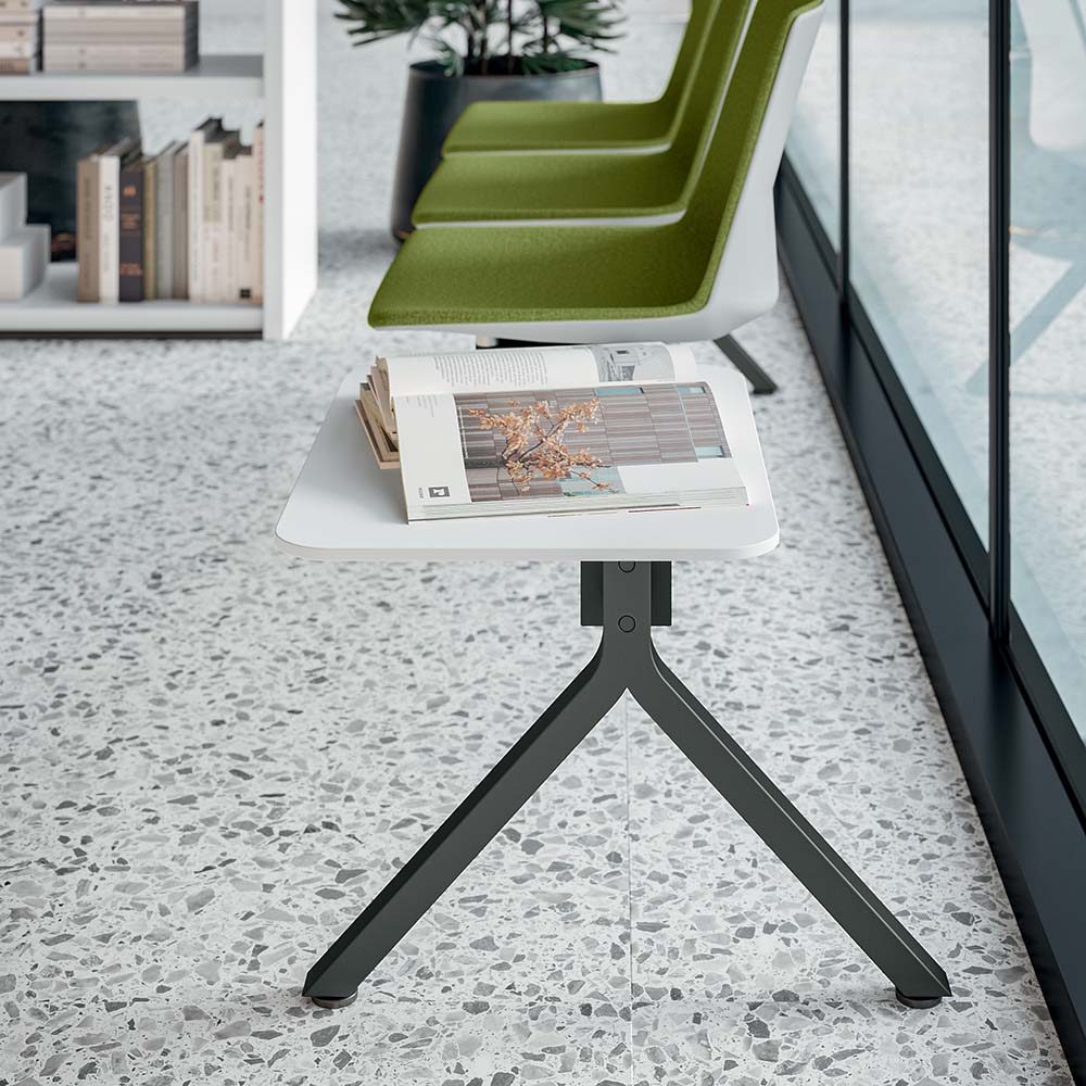 Quadrifoglio Clue polypropylene stool, 5-star swivel base