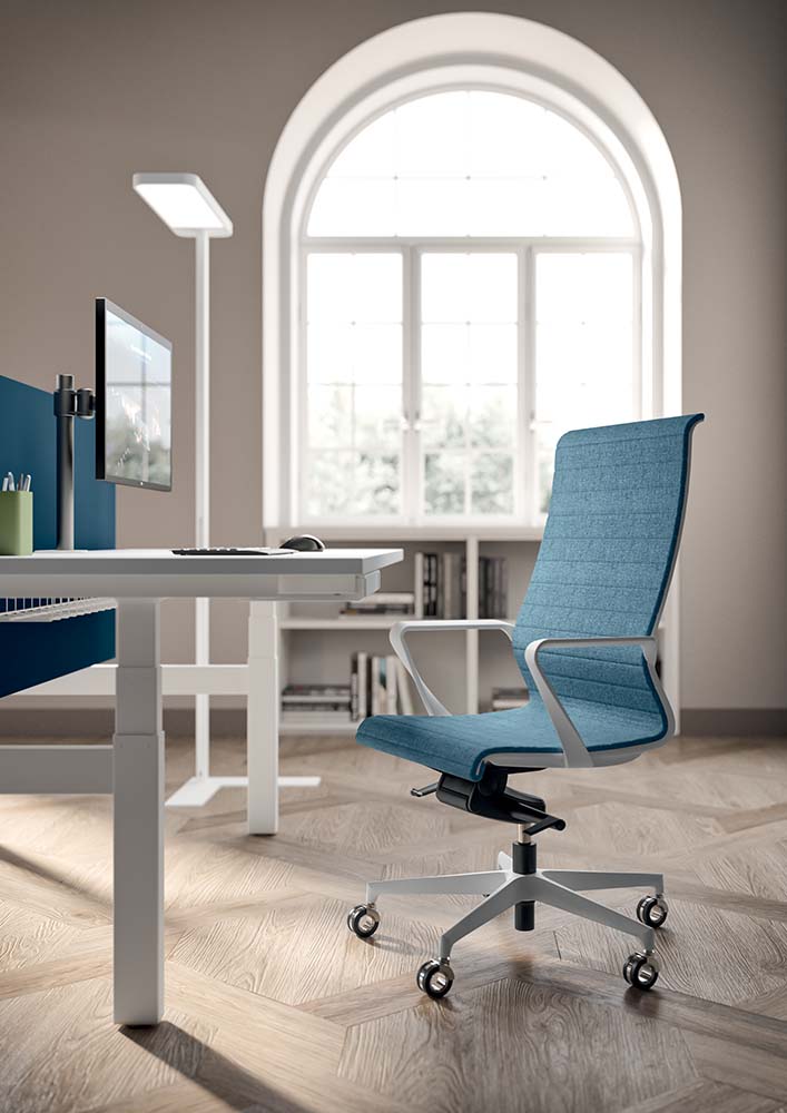 Quadrifoglio Dinamica Soft mid back fully upholstered chair