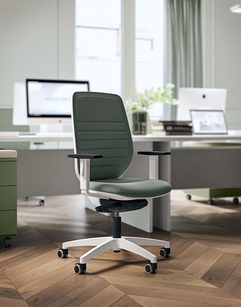 Quadrifoglio Okay chair, upholstered back