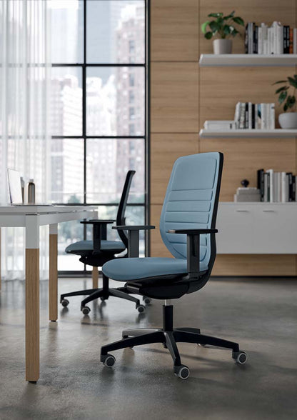 Quadrifoglio Okay chair, mesh back