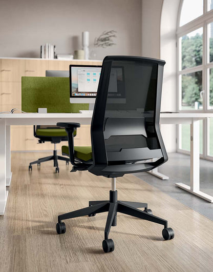 Quadrifoglio Omnia mid back chair, upholstered back