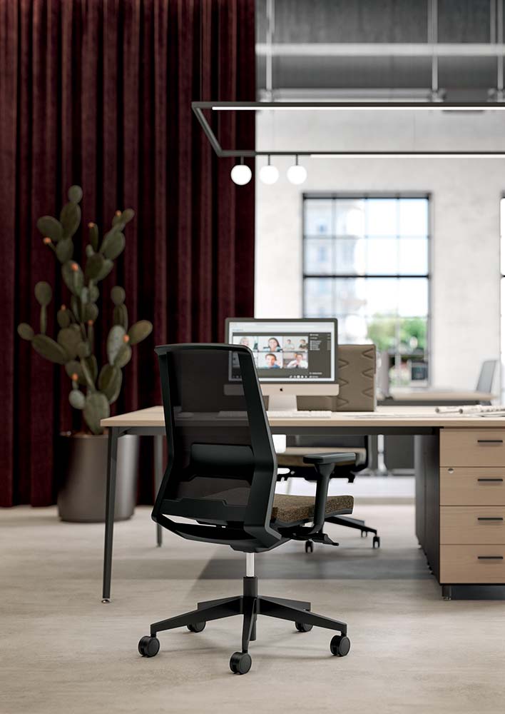 Quadrifoglio Omnia high back chair, upholstered back