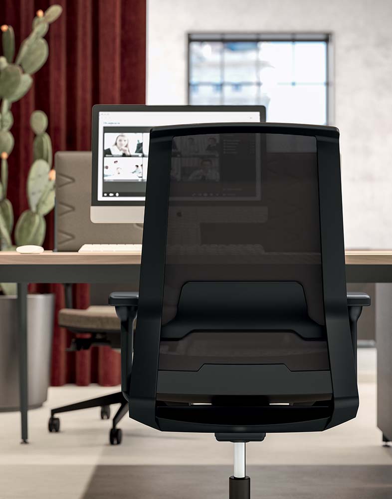 Quadrifoglio Omnia high back chair, upholstered back