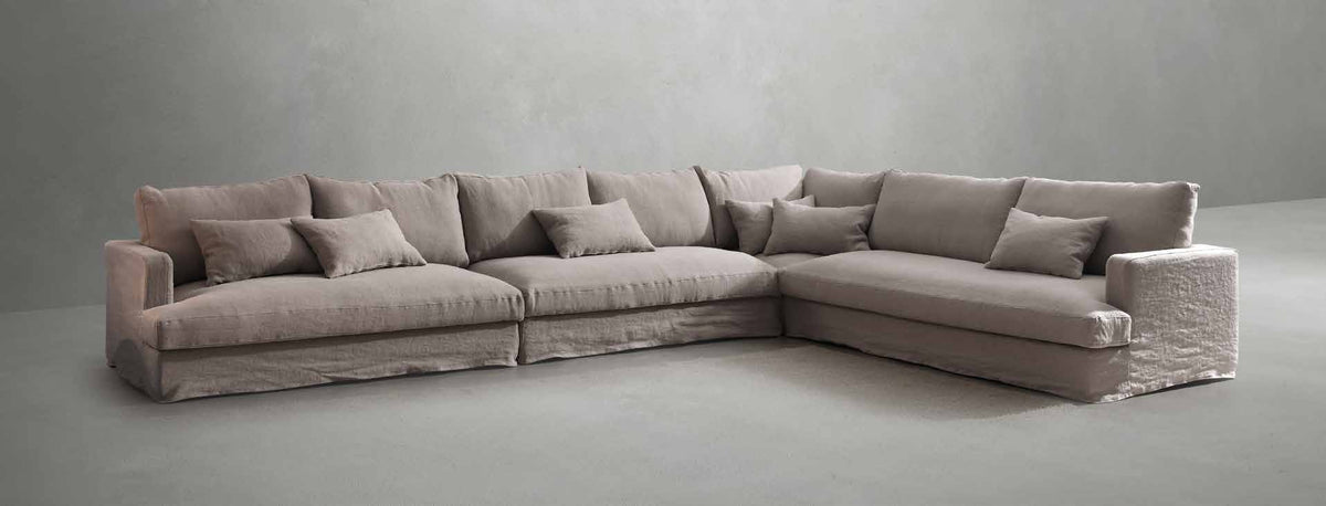 Gallery 2 · Sofa Red Velvet