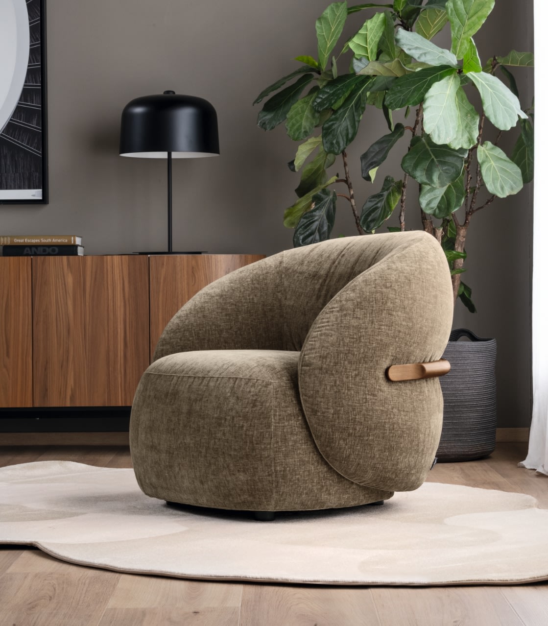 Calligaris Lounge Chair Oleandro Lounge, CS3471-DTP1000 / DTP1N00; upholstery and finish may vary.