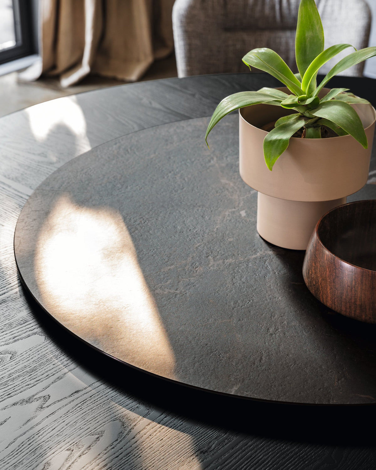 Calligaris Susan ceramic rotating tray, close-up; table and decorative accessories not included.